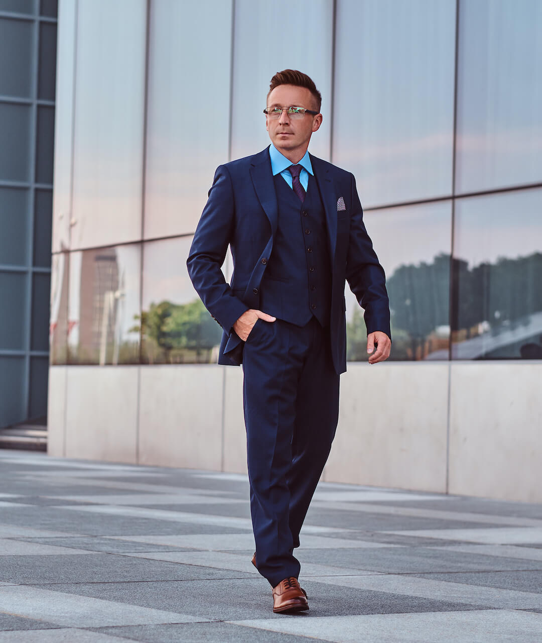 confident-businessman-dressed-in-an-elegant-suit-s-2021-08-28-09-03-39-utc.jpg